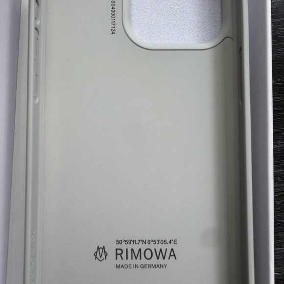 Rimowa iPhone case Aluminum iPhone 16 Pro~16 pro Max - Picture 7 of 8
